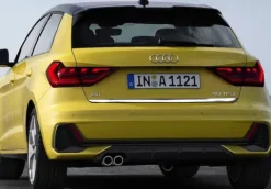 Audi A1 Citycarver - LISTWA CHROM Chromowana Klapa