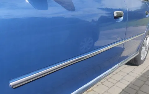 Audi A3 8L - Listwy CHROM BOCZNE na DRZWI
