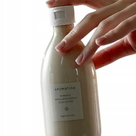 Balsam do Ciała Kwiatowy z olejkiem neroli paczuli Aromatica Embrace 300ml