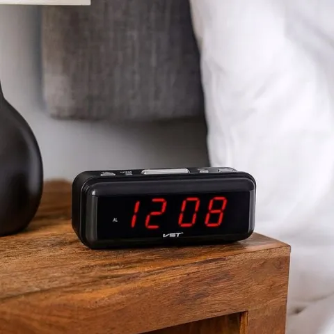Budzik zegar elektroniczny cyfrowy LED 24h głośny alarm drzemka