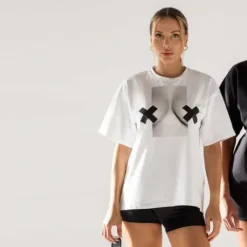 Chiara Wear - T-shirt bawełniany oversize XX BOOBIES - biały S