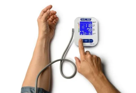 CIŚNIENIOMIERZ NARAMIENNY TECH-MED ARYTMIA ETUI CZYTELNY PODŚWIETLANY EKRAN