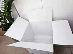 Duże pudełko prezentowe karton białe 50x50x50 cm z 2 satynowymi wstążkami
