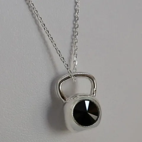 Fit Kolekcja - Zawieszka na łańcuszek srebrny KETTLEBELL SWAROVSKI Jet Hematite