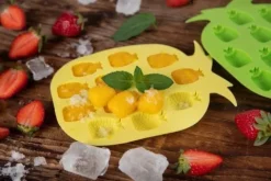 Foremka elastyczna FRUITS ANANAS do kostek lodu na 12 kostek lodu ananas żółty