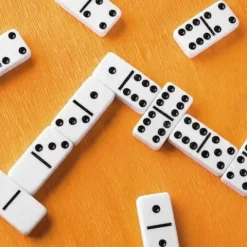 GRA DOMINO LOGICZNA DO ZABAWY EDUKACYJNA PODRÓŻNA 28 ELEMENTÓW RODZINNA
