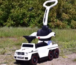 JEŹDZIK NA AKUMULATOR, PCHACZ, ODPYCHACZ MERCEDES G 63 AMG 6X6, MIĘKKIE KOŁA, DASZEK , STEROWANIE RĄCZKĄ /1838 LONG