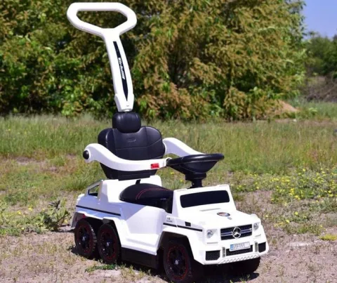 JEŹDZIK NA AKUMULATOR, PCHACZ, ODPYCHACZ MERCEDES G 63 AMG 6X6, MIĘKKIE KOŁA, DASZEK , STEROWANIE RĄCZKĄ /1838 LONG
