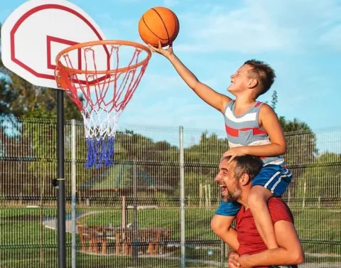Kosz regulowany na stojaku do koszykówki DUNKER