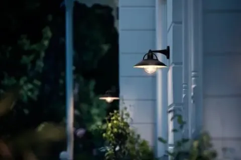 Lampa Ogrodowa LED Kinkiet Elewacyjny CORMORANT E27 IP44 Latarnia PHILIPS