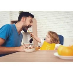 Śliniaczek silikonowy do karmienia Ricokids żółty