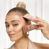 LOREAL LUMI GLOTION ROZŚWIETLACZ W PŁYNIE 902 LIGHT GLOW