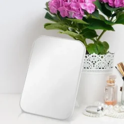 Lusterko Kosmetyczne Stojące do Makijażu Make-Up w Białej Ramce