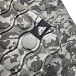 Mata do ćwiczeń teksturowana moro Adidas