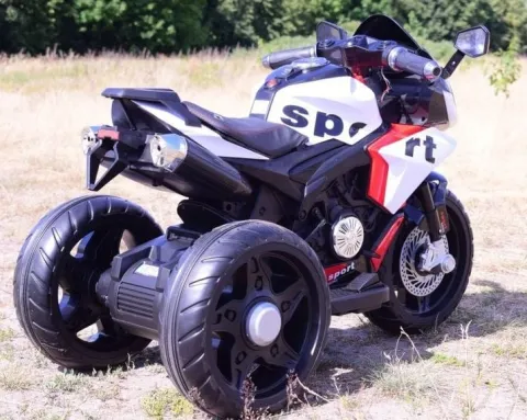 MEGA MOTOR 3 KOŁOWY SPORT, DWA SILNIKI , MIĘKKIE KOŁA, MIĘKKIE SIEDZENIE, GAZ W MANETCE/FB6886