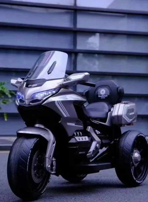 MEGA MOTOR TURYSTYCZNY NA AKUMULATOR , LAKIER, ŚWIATŁA/ HLW1688