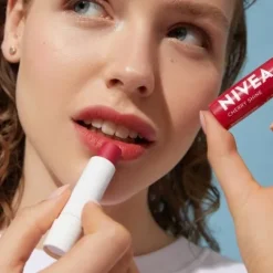 NIVEA CHERRY SHINE Pomadka ochronna do ust wiśniowa koloryzująca 4,8g