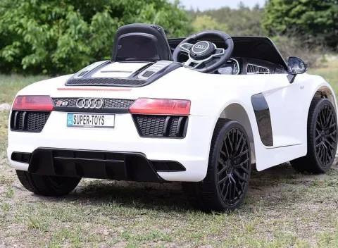 ORYGINALNE AUDI R8 SPYDER W NAJLEPSZEJ WERSJI, MIĘKKIE SIEDZENIE, PILOT 2.4 GHZ/ 2198
