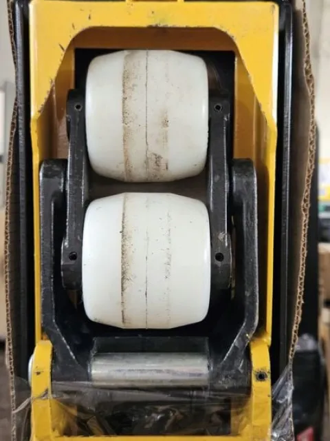 PALECIAK WÓZEK PALETOWY Z DOKŁADNĄ WAGĄ CYFROWĄ 2500kg 1150mm POWYSTAWOWY
