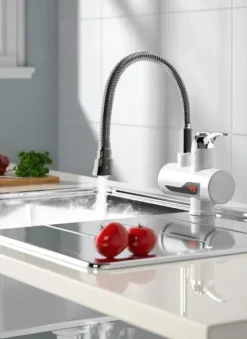 Podgrzewacz wody 3000W LCD IPX4 149PR23 przepływowy kran wyświetlacz biały