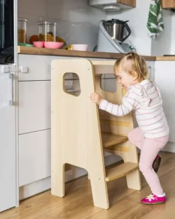 Pomocnik kuchenny (kitchen helper) dla dzieci dąb
