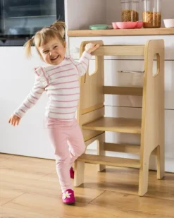 Pomocnik kuchenny (kitchen helper) dla dzieci dąb