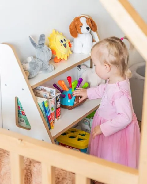 Regał Montessori na książki i zabawki