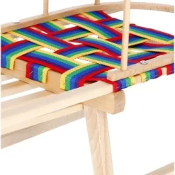 Sanki z oparciem drewniane dla dzieci z materiałowymi pasami
