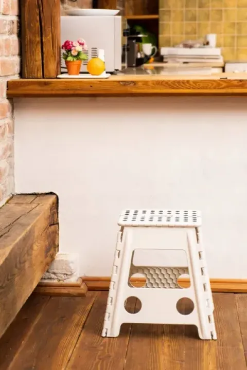 Taboret stołek składany antypoślizgowy krzesło podest 150kg 39cm biały