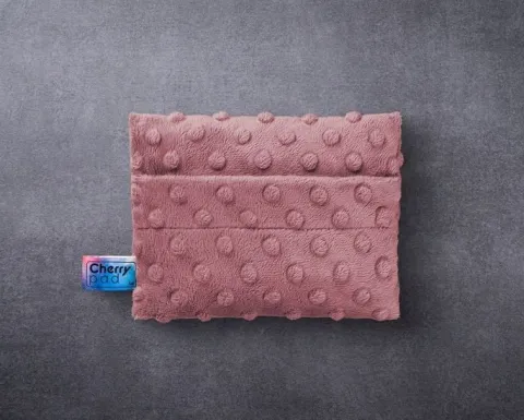 Termofor z pestek wiśni na kolki MINKY | CherryPad