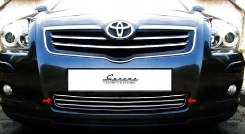 Toyota AVENSIS T25 - Listwy CHROM na GRILL atrapa