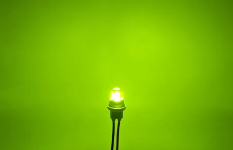 W5W żarówka LED T10 12-24V CANBUS 500lm 8 kolorów Limonkowa