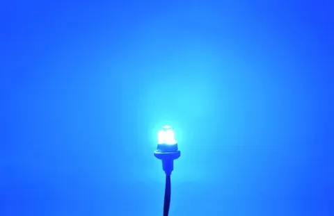 W5W żarówka LED T10 12-24V CANBUS 500lm 8 kolorów Niebieska zimna