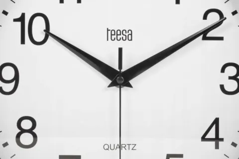Zegar ścienny 25 cm Teesa czarny nowoczesny cichy