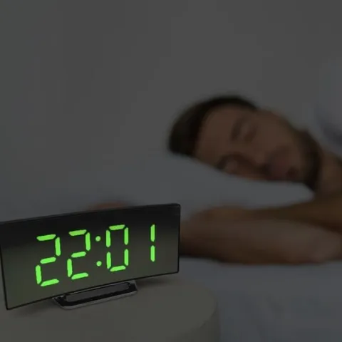 ZEGAR CYFROWY NOWOCZESNY ELEKTRONICZNY STOJĄCY BUDZIK LED ZIELONY