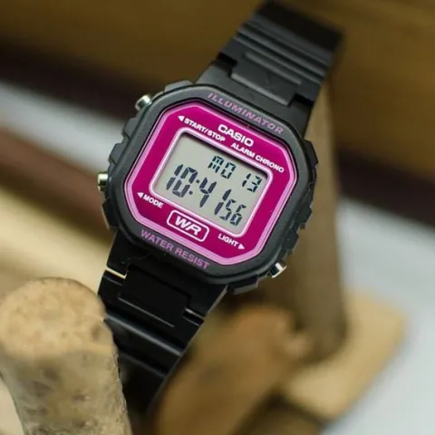 ZEGAREK DAMSKI CASIO LA-20WH-4ADF (zd596c) + BOX