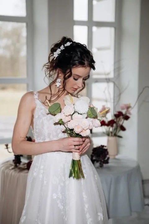 ZŁOTE długie kolczyki kwiaty perły HANDMADE białe boho efektowne ŚLUBNE